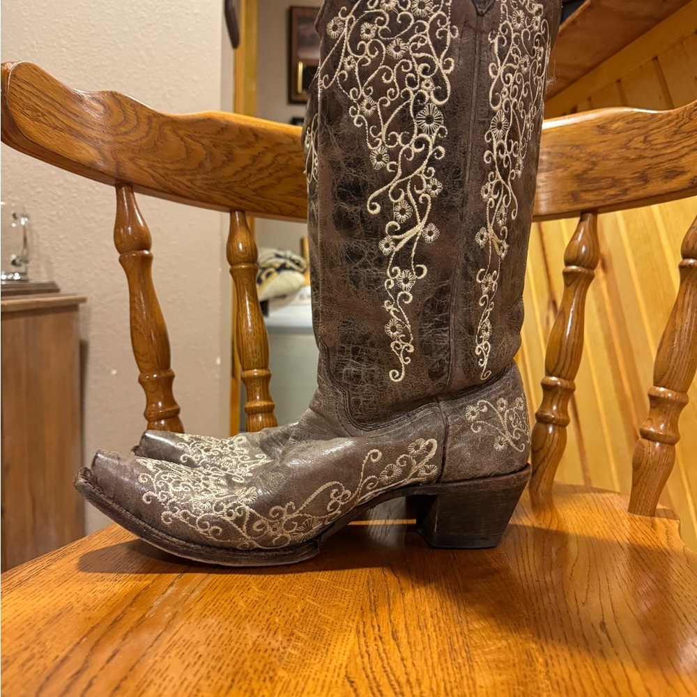 Corral Brown Embroidered Women's Boots